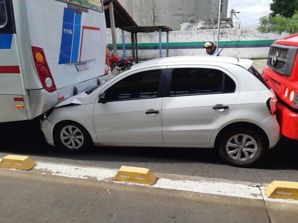 Engavetamento envolvendo quatro veículos deixa uma pessoa ferida em Teresina
