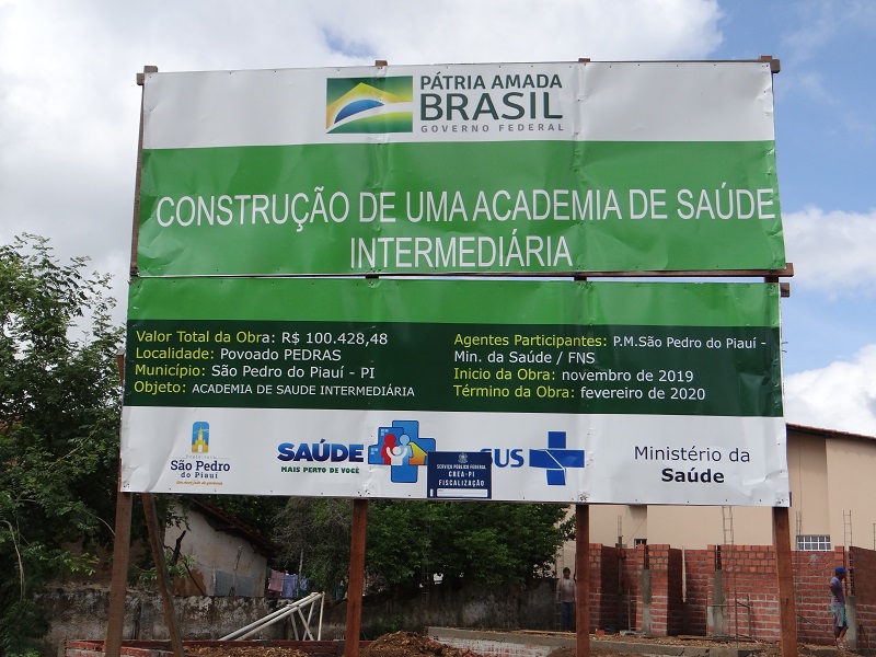 Prefeito Júnior Bill visita construção de academia pública no Povoado Pedras