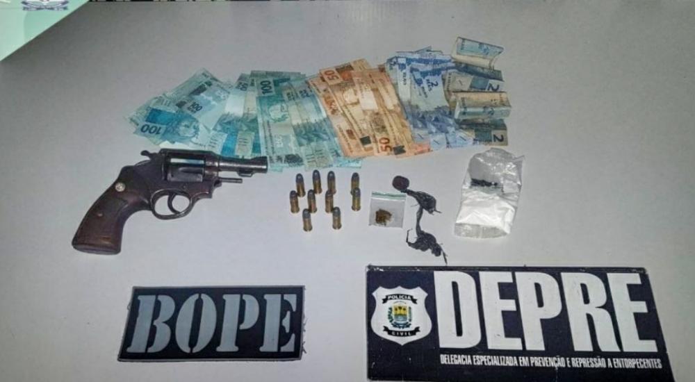 Mulher esconde arma nas partes íntimas durante abordagem policial em Teresina