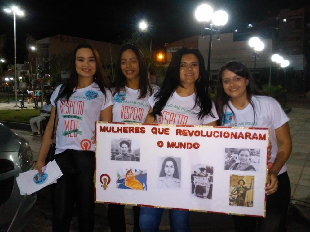 Acadêmicos da faculdade R.Sá realizam mobilização alusivo ao Dia Internacional da Mulher