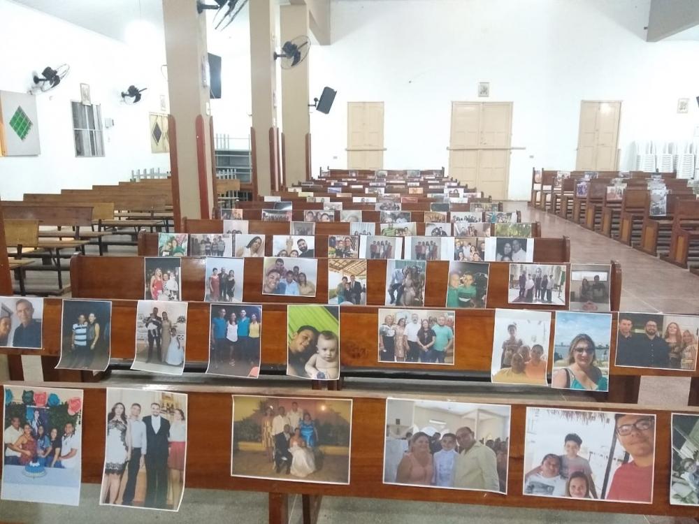 PICOS | Paróquia de São Francisco de Assis coloca fotos dos fiéis nos bancos da igreja