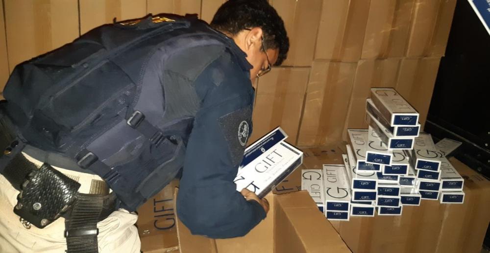 PRF faz a maior apreensão de cigarros contrabandeados do ano no Piauí 