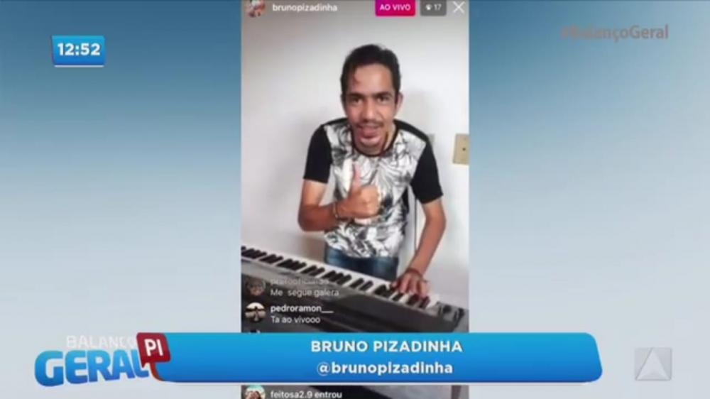 Cantor Picoense Bruno Pizadinha faz live para o programa Balanço Geral -PI