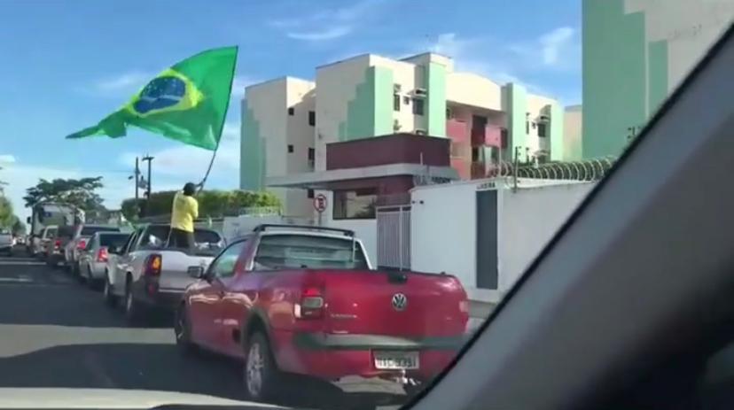 Carreata pede o fim do isolamento e defende reabertura do comércio em Teresina