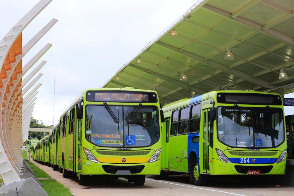 Teresina: Com salários atrasados, motoristas e cobradores paralisam atividades