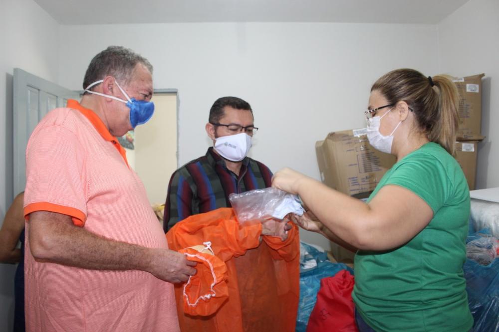 Prefeitura de Picos entrega máscaras em locais com maior fluxo de pessoas