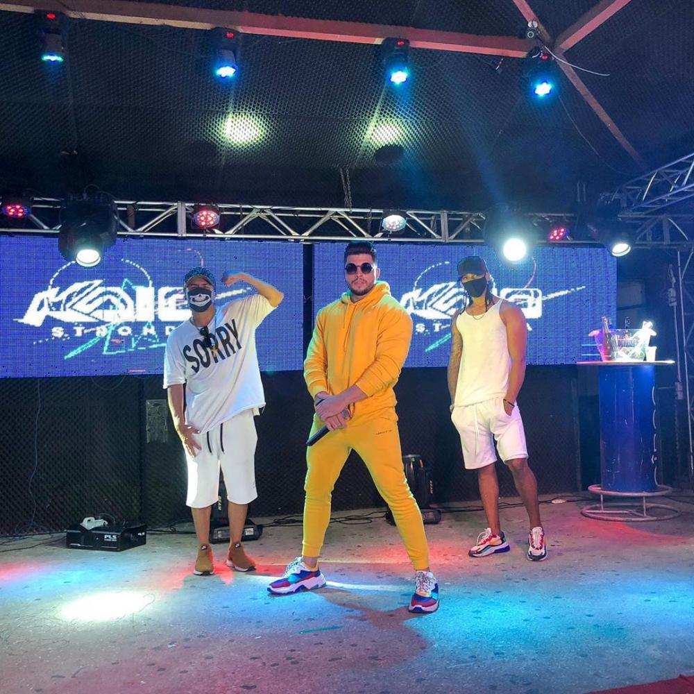 Após denúncia de vizinhos, PM barra Live solidária do cantor Kaio Stronda