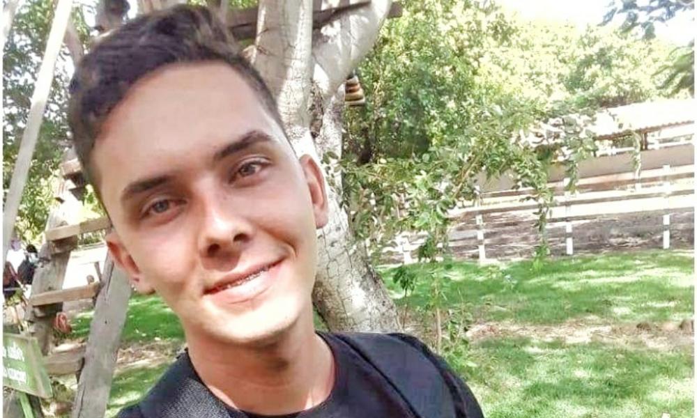 Jovem morre após colidir moto contra barranco de piçarra em cidade do Piauí