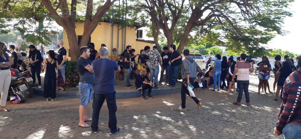 Manifestantes vão às ruas de Picos pedir justiça pela morte de Joilson