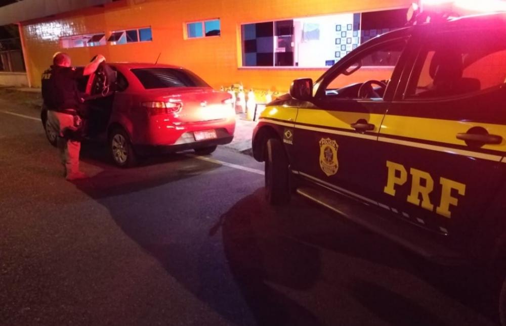 PRF resgata taxista amarrado e amordaçado durante sequestro no Piauí