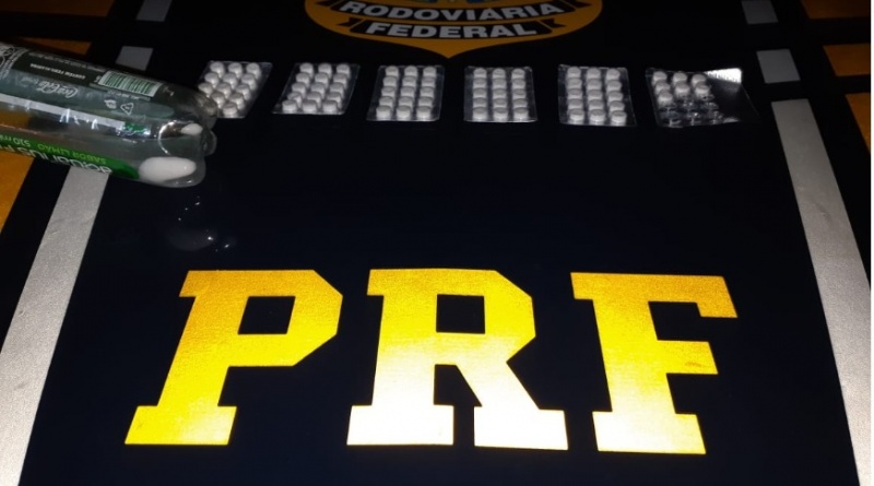 PRF Autua caminhoneiro por estar portando anfetaminas para consumo na BR 343
