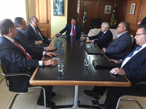 Senador Elmano Férrer se reúne com governador Wellington Dias