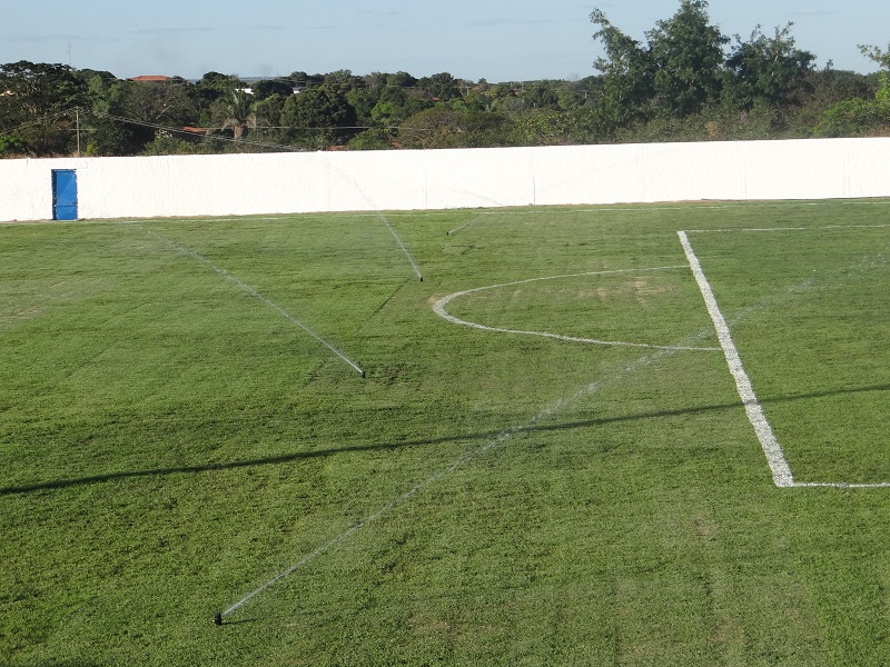Prefeitura inaugura implantação do gramado e reforma do estádio municipal 