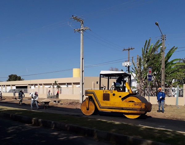 Prefeitura de São Pedro do PI inicia asfaltamento da avenida principal da cidade