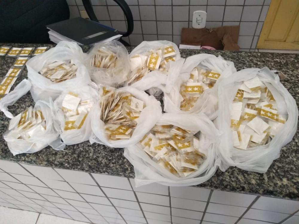 Força Tática prende trio com arma e cocaína avaliada em 40 mil
