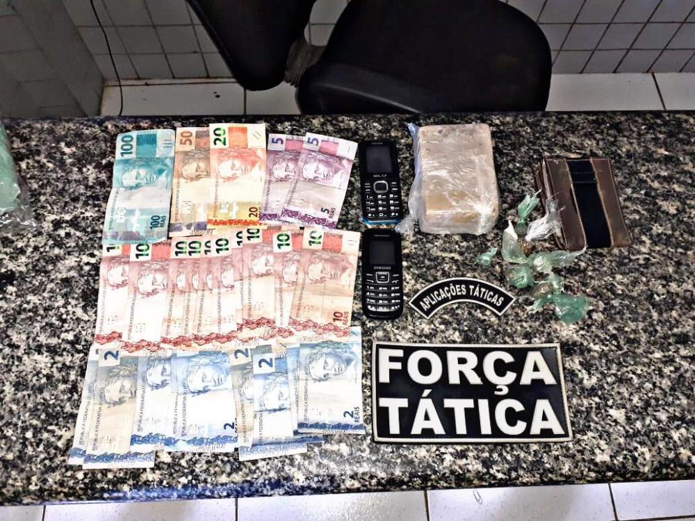 Força Tática apreende drogas e prende traficante em Valença