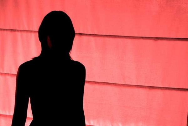 Pai é preso após filha contar sobre estupro para colegas de escola