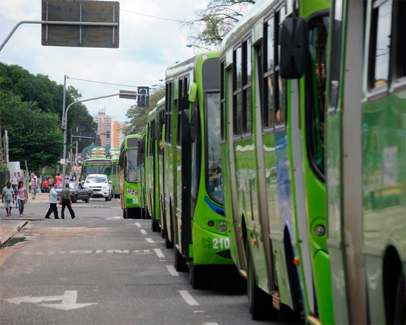 Motoristas e cobradores de ônibus entram em greve e 70% da frota para de circular em Teresina