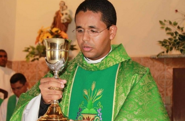 Diocese de cidade do Piauí afasta em definitivo padre que teria engravidado mulher