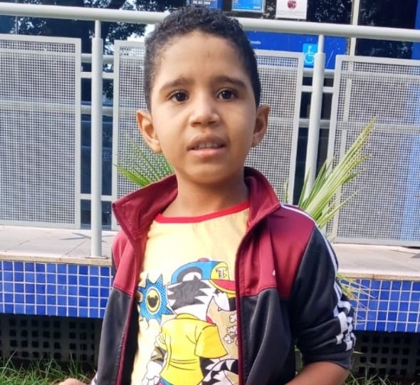Família piauiense cria vaquinha online para custear cirugia do filho de 7 anos