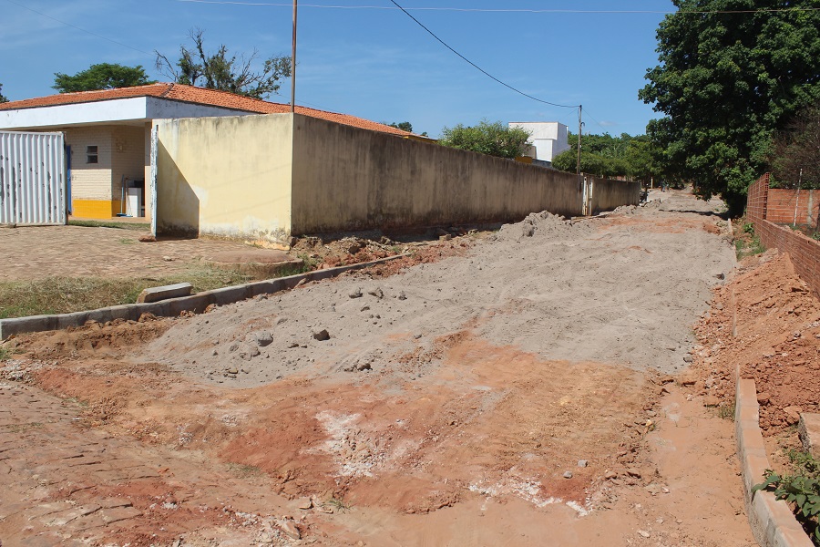 Prefeitura de São Pedro do Piauí inicia construção de calçamento em mais duas ruas na sede do município