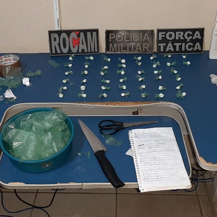 Policiais do 4º BPM predem suspeito de tráfico de drogas em Picos