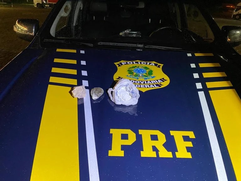 Empresária é presa pela PRF com cocaína, maconha e crack em Elesbão Veloso