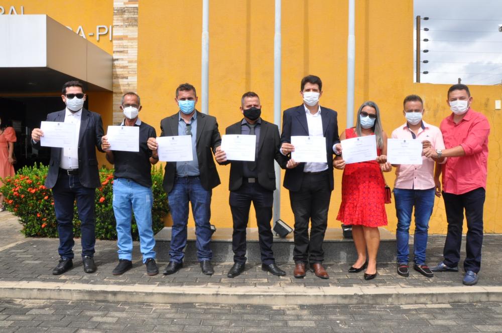 Justiça Eleitoral diploma Luciano e Marcos Cardoso prefeito e vice-prefeito eleitos em Hugo Napoleão