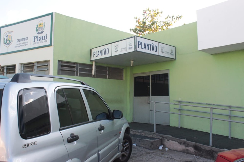 Suspeito é baleado durante tentativa de assalto a cabo da PM em Teresina