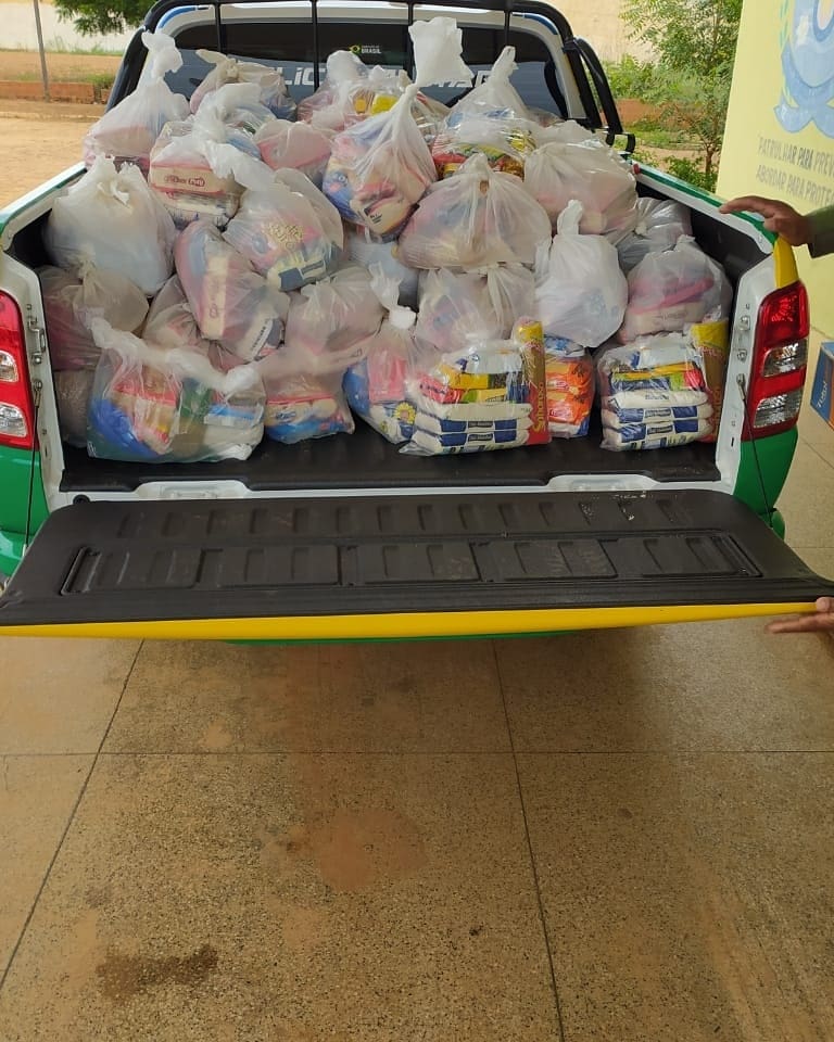 PM promove entrega de cestas básicas da campanha Natal Solidário em Picos