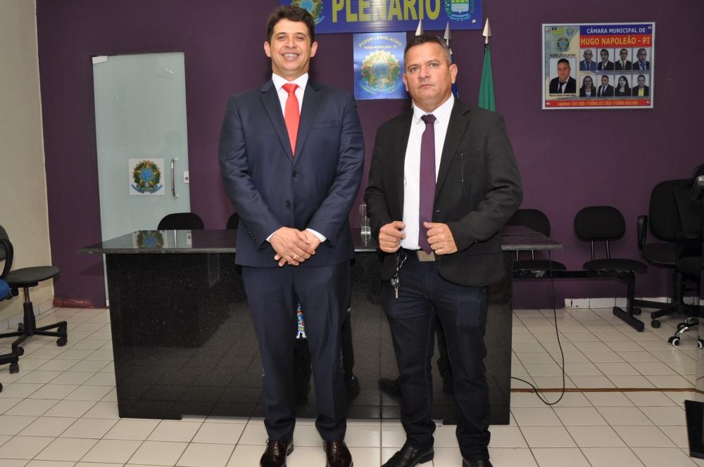 Luciano Barreto e Marcos Cardoso são empossados prefeito e vice do município de Hugo Napoleão