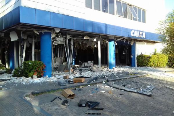 Quadrilha explode agência da Caixa Econômica na Barão, na zona sul de Teresina