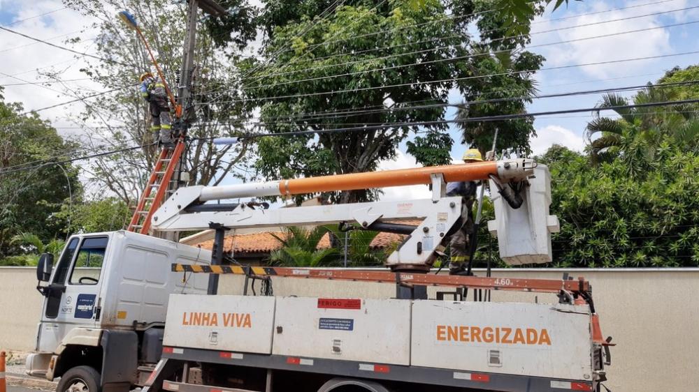 Equatorial diz que 100% da energia em Teresina voltou; bairros ficaram 66h sem luz