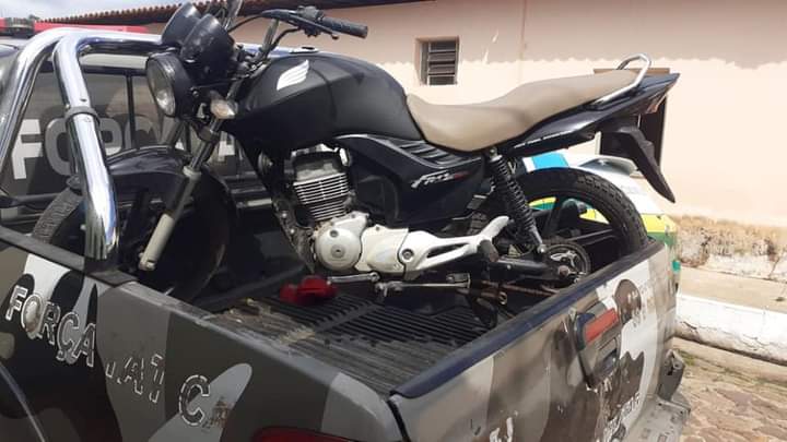 Polícias Civil e Militar recuperam moto roubada e prendem receptador