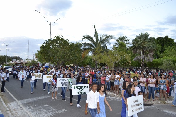 Prefeitura de Monsenhor Gil realiza Desfile Cívico 