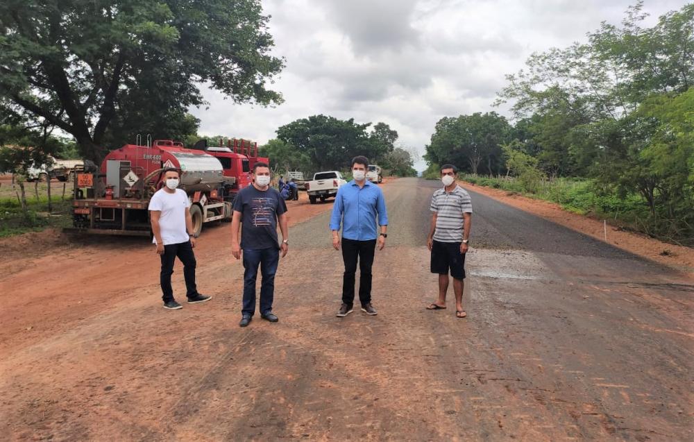 Hugo Napoleão | Prefeito Luciano visita obras ao lado de Hélio Rodrigues