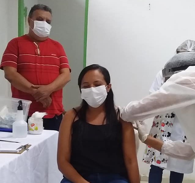 Prefeito Seu Dua participa da abertura da campanha de vacinação contra a Covid-19, em Regeneração