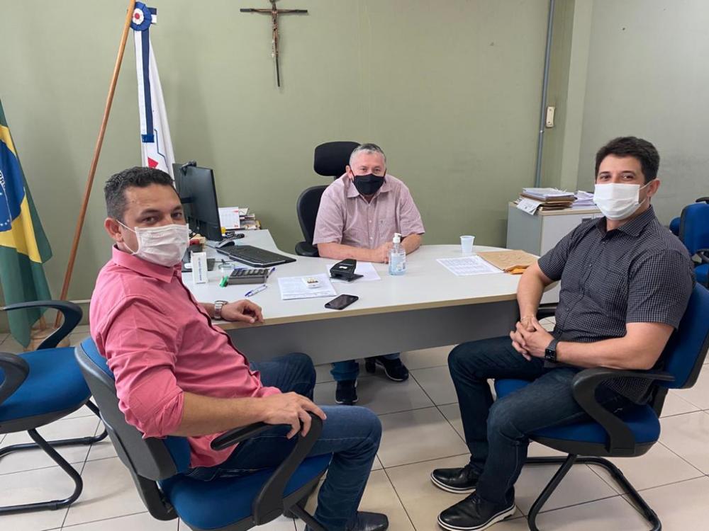 Prefeito Luciano visita FUNASA e trata sobre investimento de R$ 2,5 milhões que será realizado em Hugo Napoleão