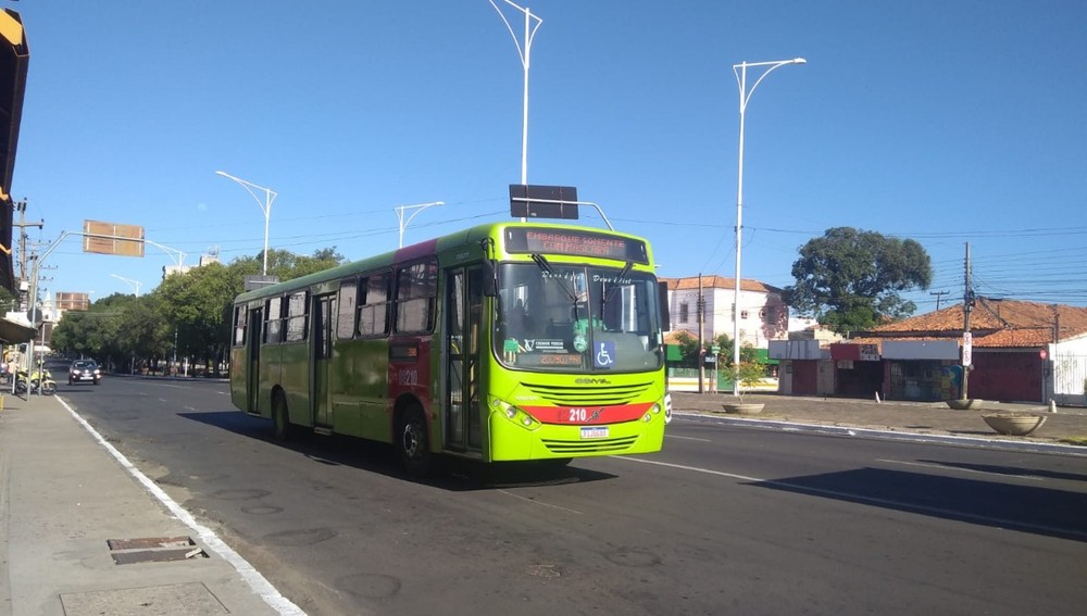 Motoristas e cobradores decidem pelo fim da greve e ônibus voltam a circular em Teresina