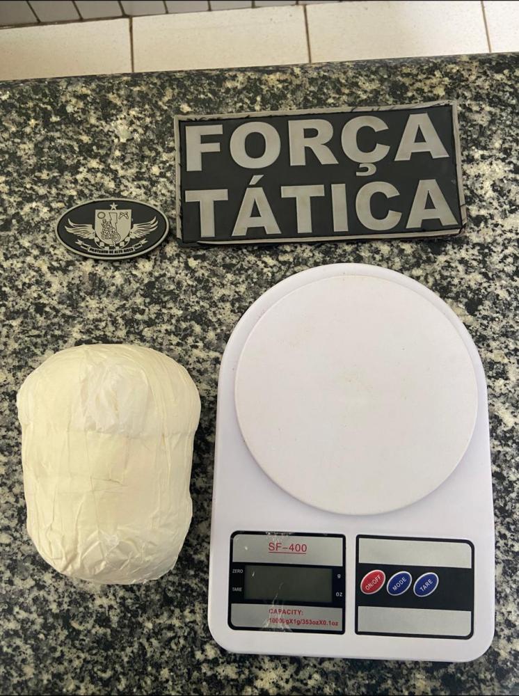 Força Tática prende foragido com cocaína avaliada em 50 mil
