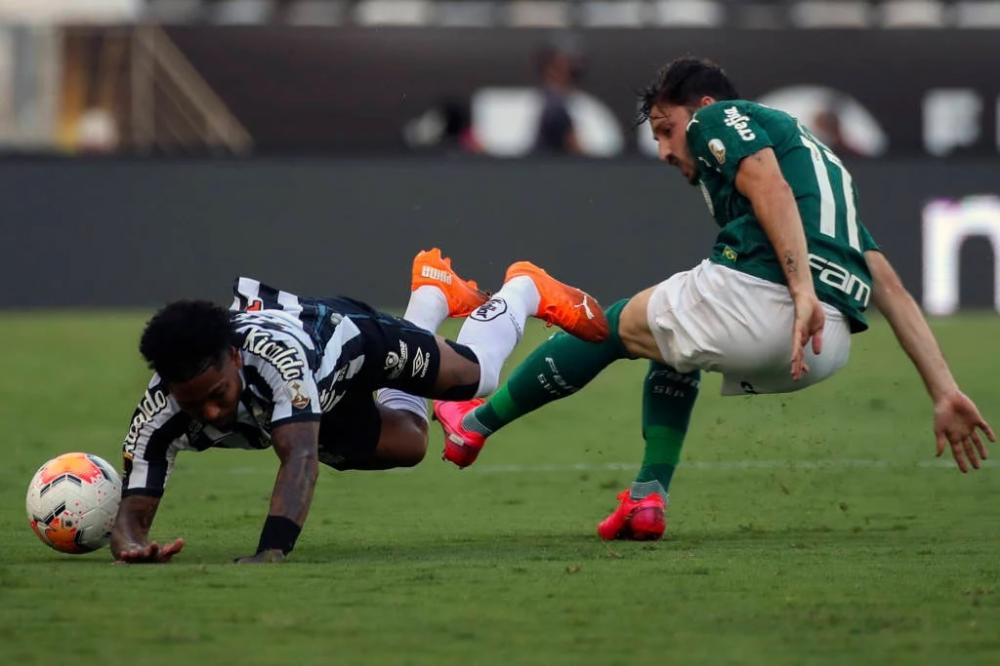 Palmeiras bate Santos com gol nos minutos finais e conquista bi da