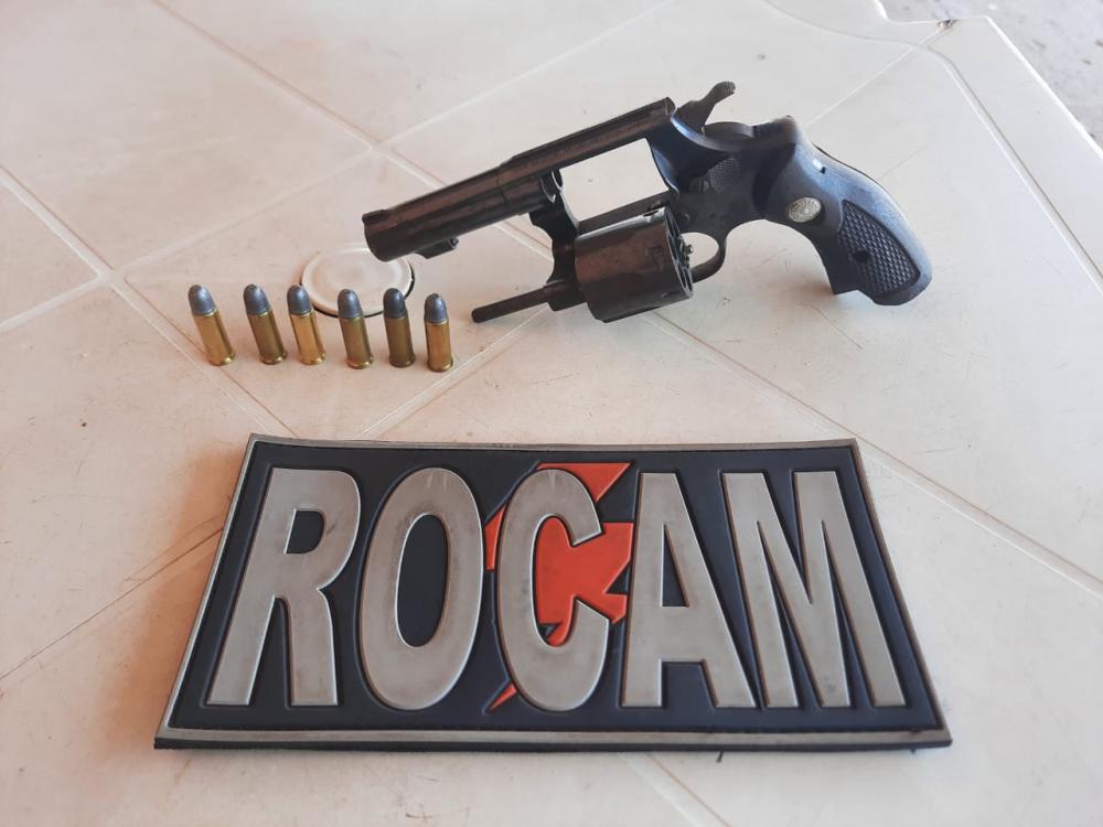 Polícia Militar prende suspeito de porte ilegal de arma de fogo em Picos