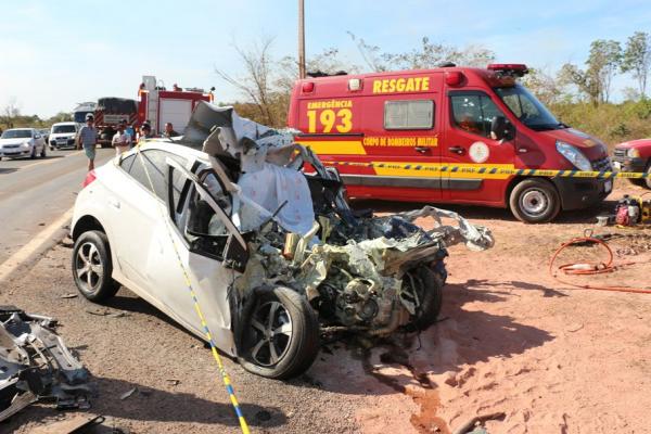 Colisão entre carro e caminhão deixa uma pessoa morta na BR 316, em Teresina