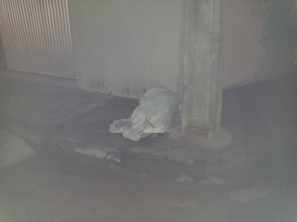 Mulher é encontrada caída em calçada durante chuva no município de Piripiri
