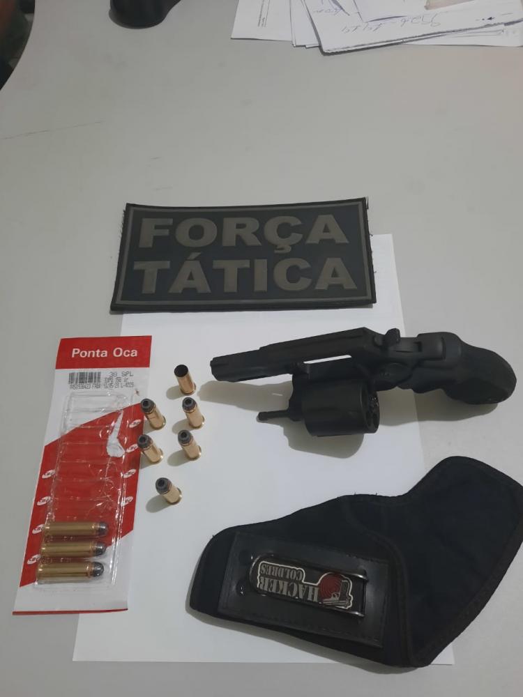 Força Tática prende homem com arma de fogo em Valença