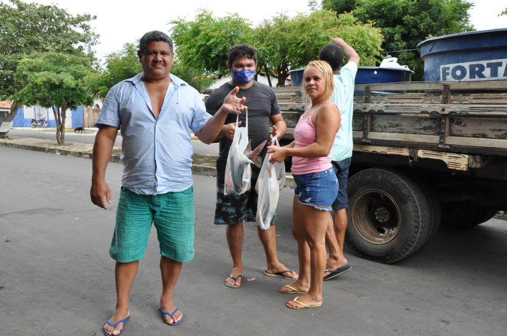 Semana Santa: Prefeitura de Hugo Napoleão distribui peixes a todas as famílias do município