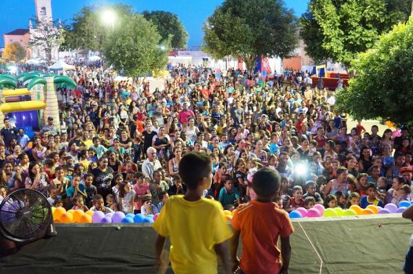 São Pedro do Piauí realiza primeira festa das crianças em praça pública