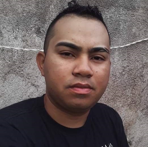 Jovem é assassinado com vários tiros ao sair de sua residência em Piripiri
