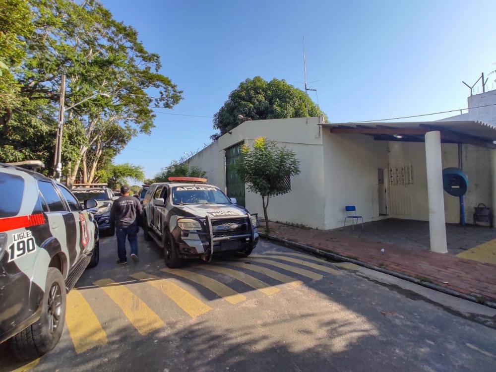 Adolescentes ateiam fogo em colchões e quebram telhas durante rebelião no CEM em Teresina