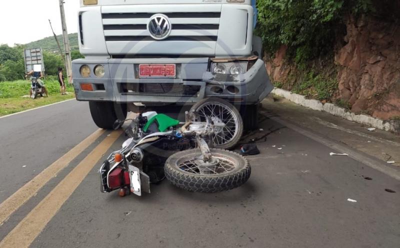 Homem fica ferido após acidente de moto na entrada de Pedro II